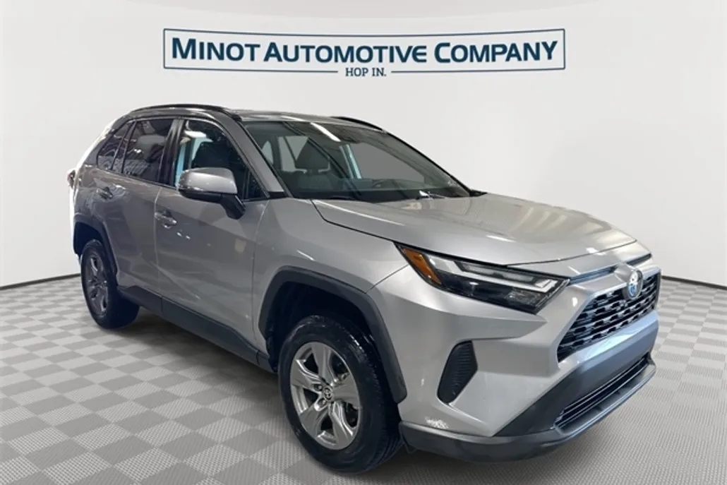 2022 Toyota RAV4 XLE photo 1