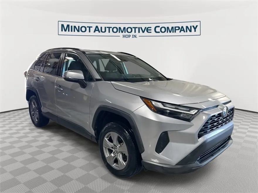 2022 Toyota RAV4 XLE photo 1