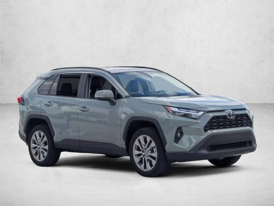 2023 Toyota RAV4 XLE Premium photo 1