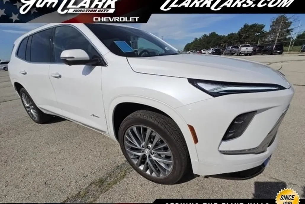2025 Buick Enclave Avenir photo 1