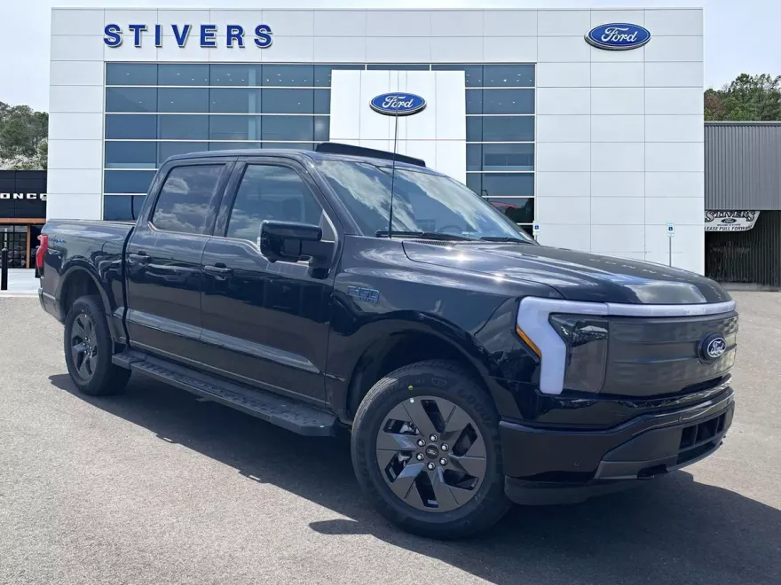 2025 Ford F-150 Lightning Lariat photo 1