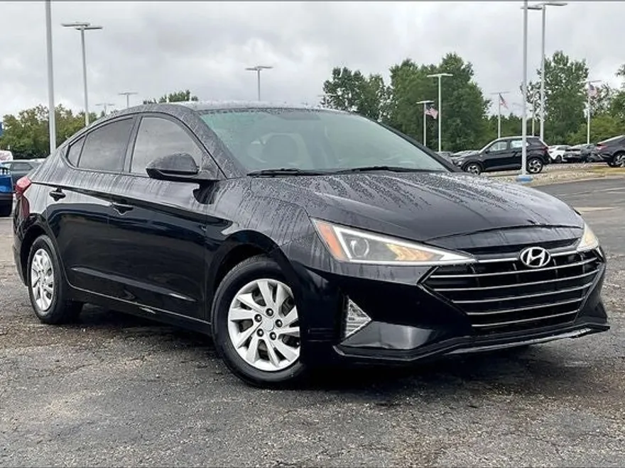 2019 Hyundai Elantra SE photo 1