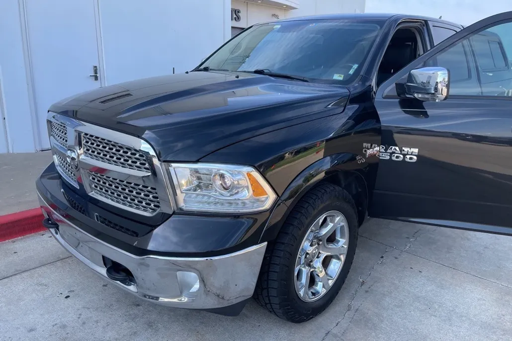 2017 Ram 1500 Laramie photo 1