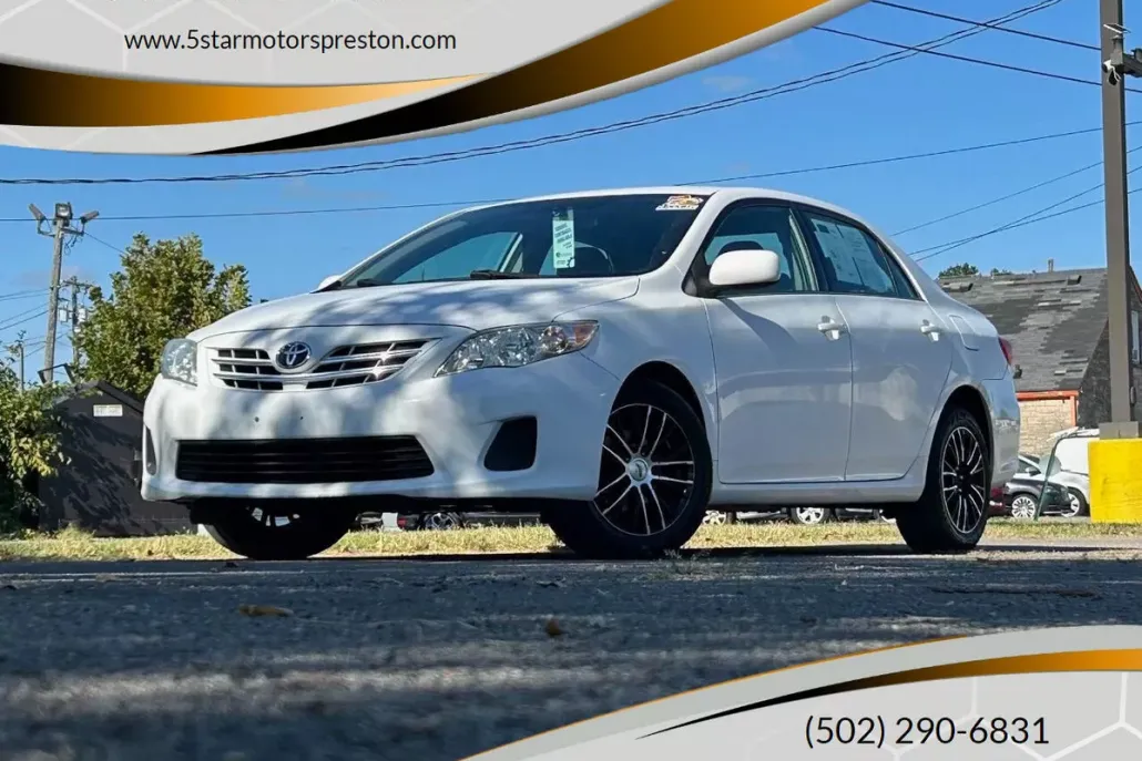 2013 Toyota Corolla LE photo 1