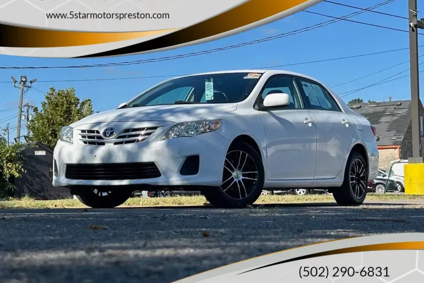 2013 Toyota Corolla LE photo 1