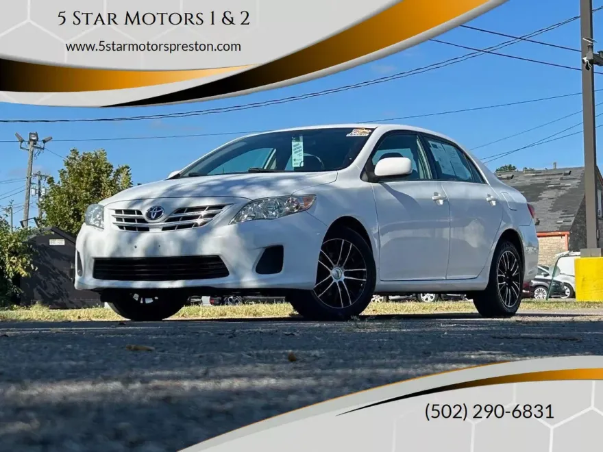 2013 Toyota Corolla LE photo 1