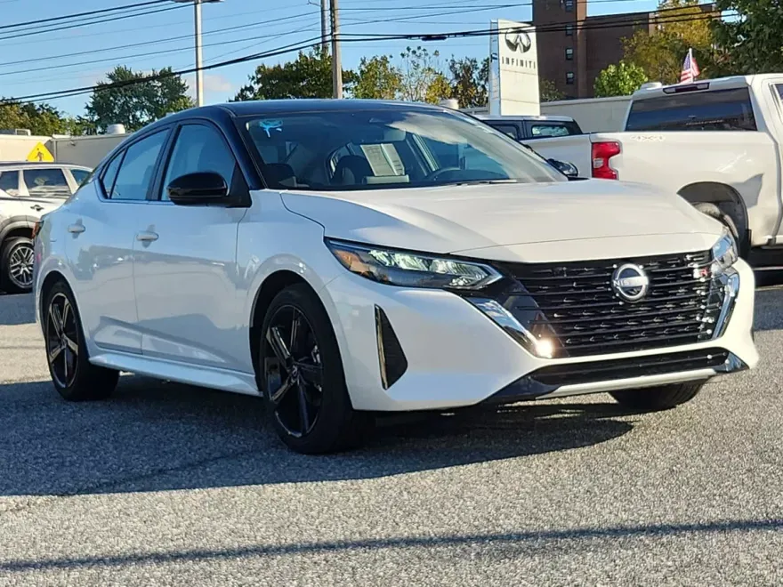 2025 Nissan Sentra SR photo 1