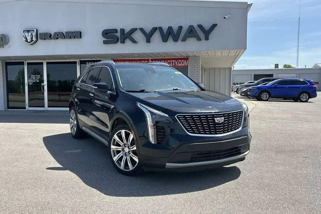 2021 Cadillac XT4 Premium Luxury photo 1