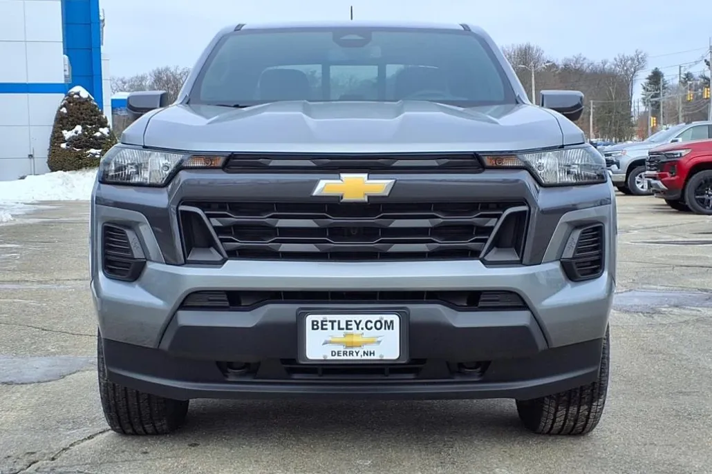 2025 Chevrolet Colorado Work Truck LT photo 1