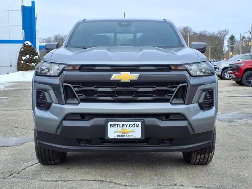 2025 Chevrolet Colorado Work Truck LT photo 1