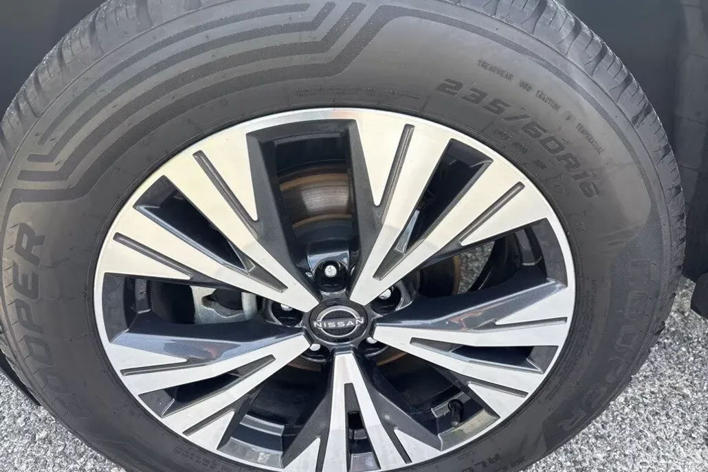 2023 Nissan Rogue SV photo 1