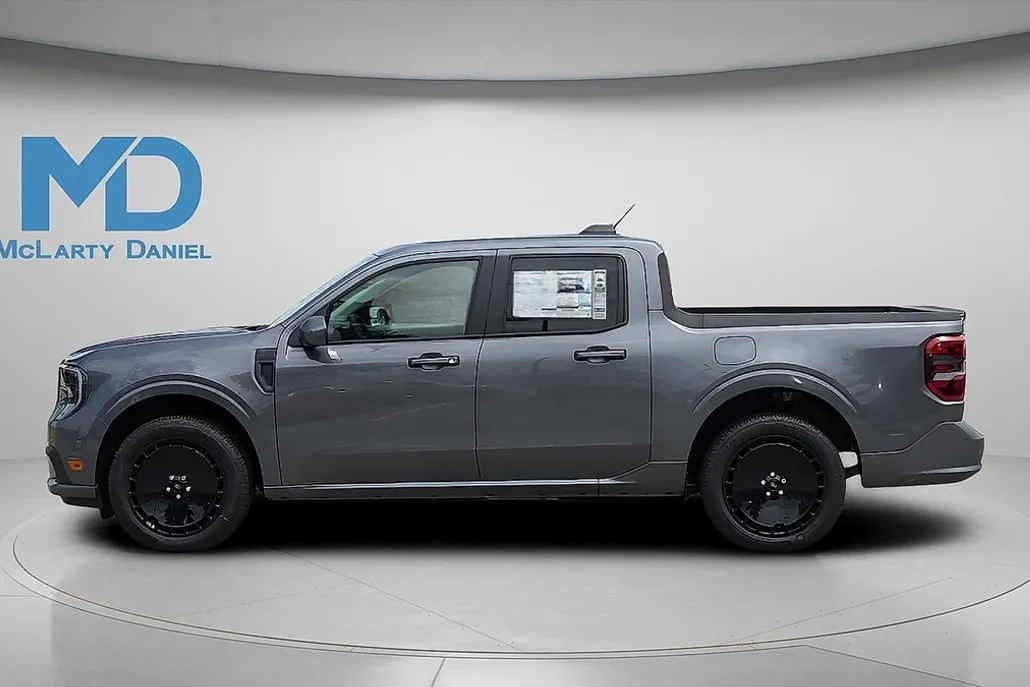 2025 Ford Maverick photo 1