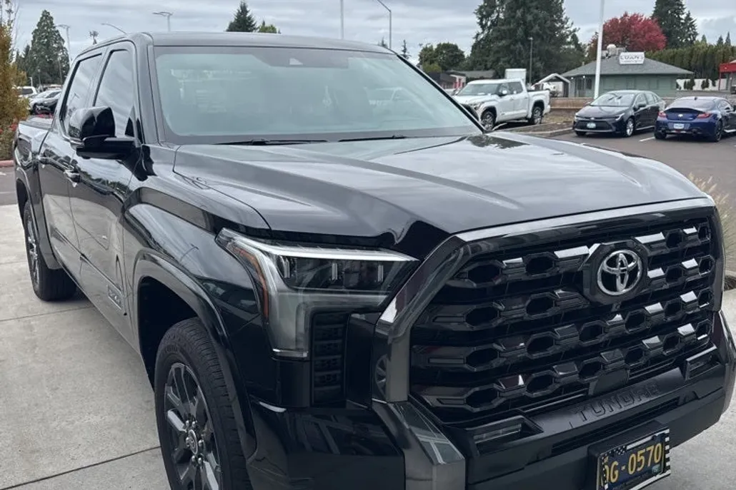 2022 Toyota Tundra Platinum photo 1