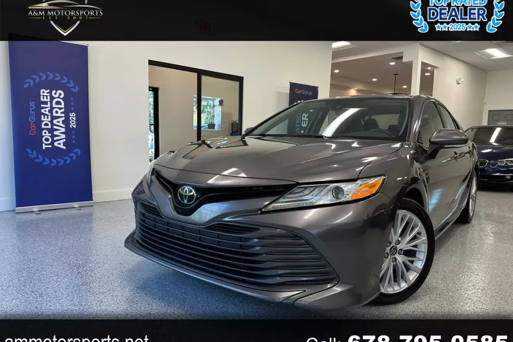 2019 Toyota Camry XLE photo 1