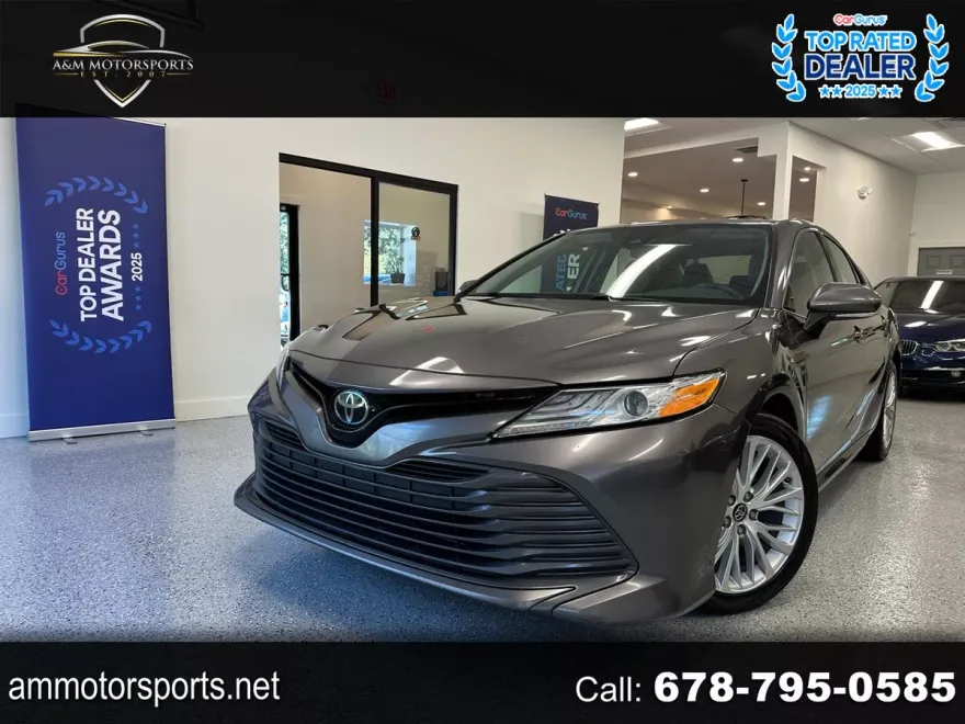 2019 Toyota Camry XLE photo 1