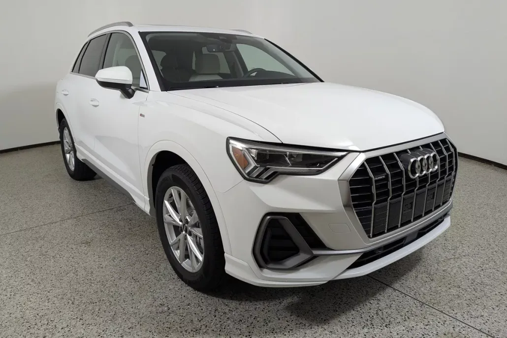 2025 Audi Q3 45 TFSI S line Premium photo 1