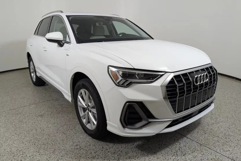2025 Audi Q3 45 TFSI S line Premium photo 1