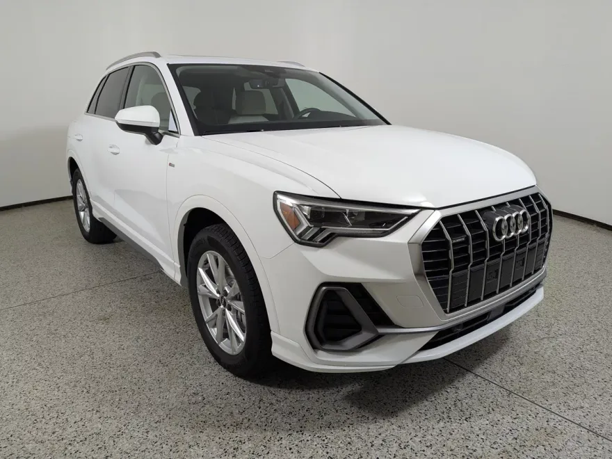 2025 Audi Q3 45 TFSI S line Premium photo 1