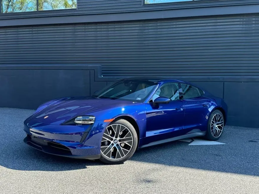 2022 Porsche Taycan Turbo photo 1