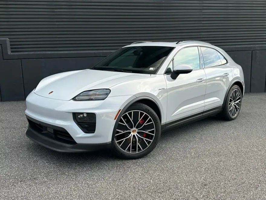 2025 Porsche Macan Electric photo 1