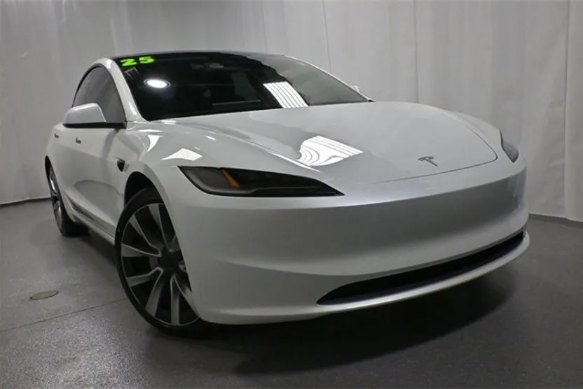 2025 Tesla Model 3 Long Range photo 1