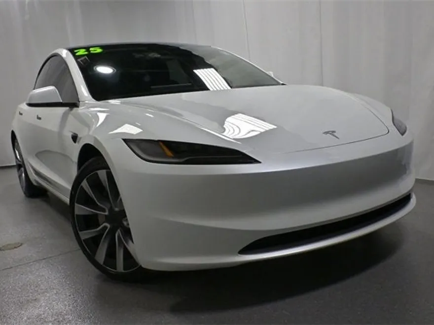 2025 Tesla Model 3 Long Range photo 1