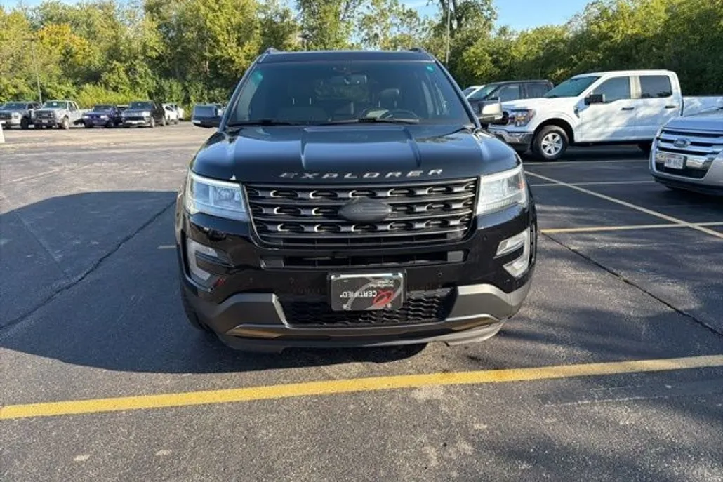 2017 Ford Explorer XLT photo 1