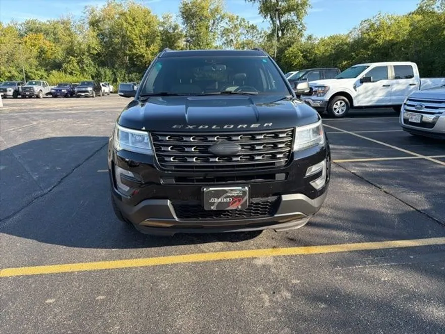 2017 Ford Explorer XLT photo 1