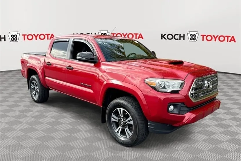 2016 Toyota Tacoma TRD Sport photo 1