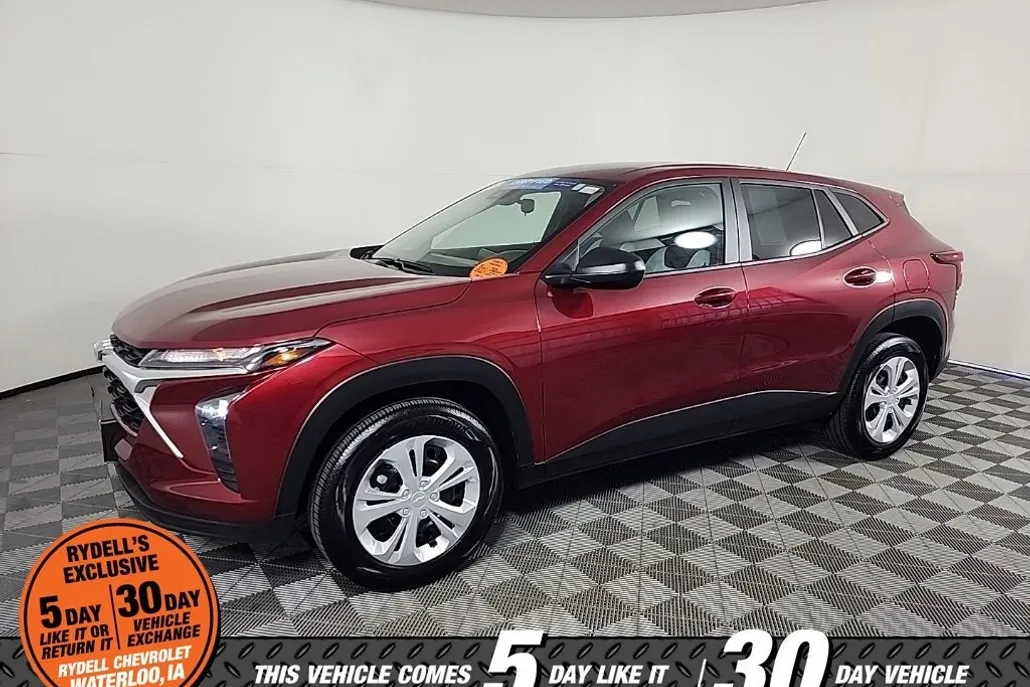 2025 Chevrolet Trax LS photo 1