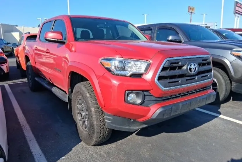 2017 Toyota Tacoma SR5 photo 1