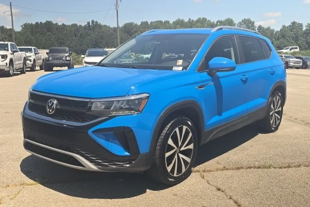 2022 Volkswagen Taos SE photo 1