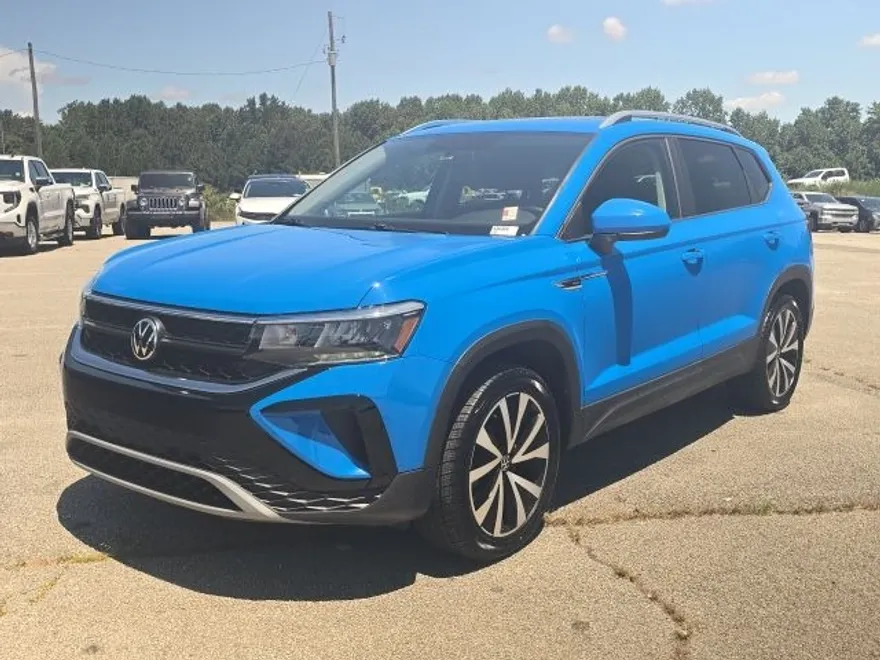 2022 Volkswagen Taos SE photo 1