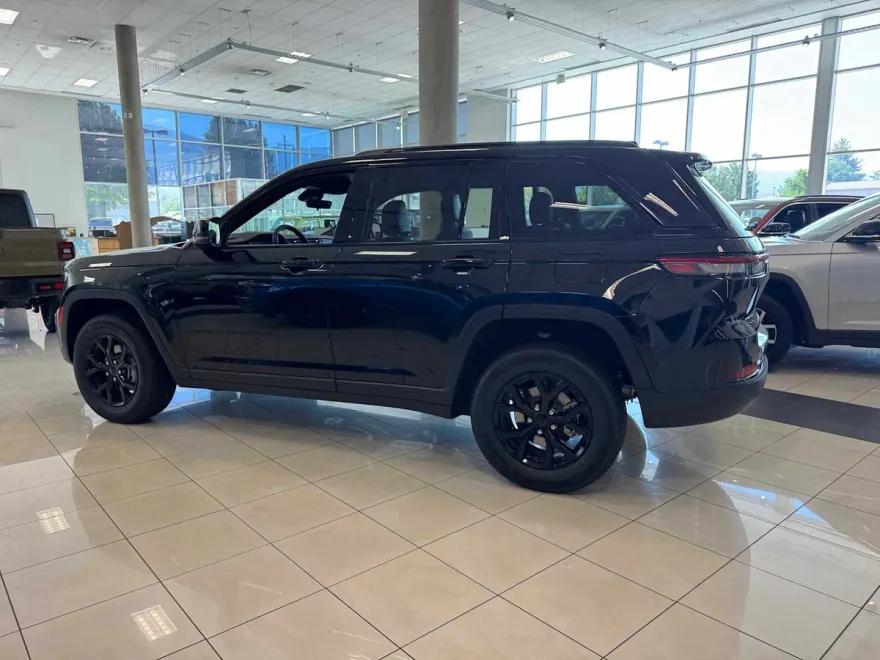 2025 Jeep Grand Cherokee Altitude X photo 1