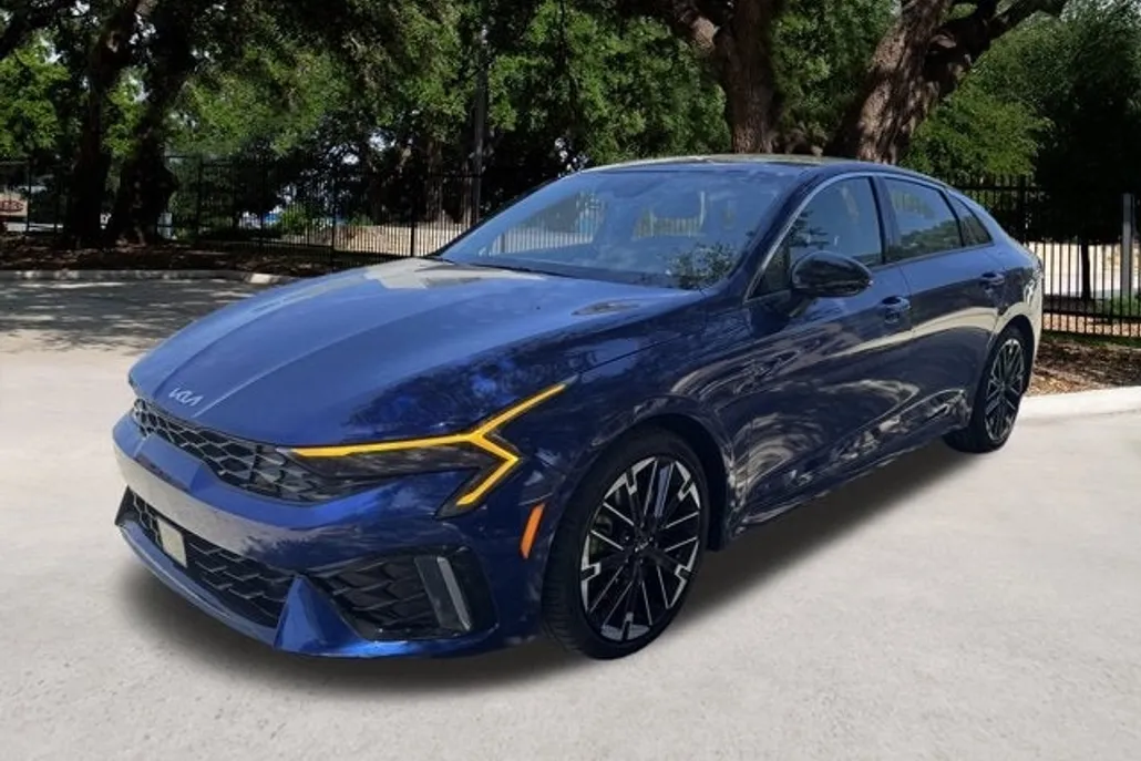 2025 Kia K5 GT photo 1