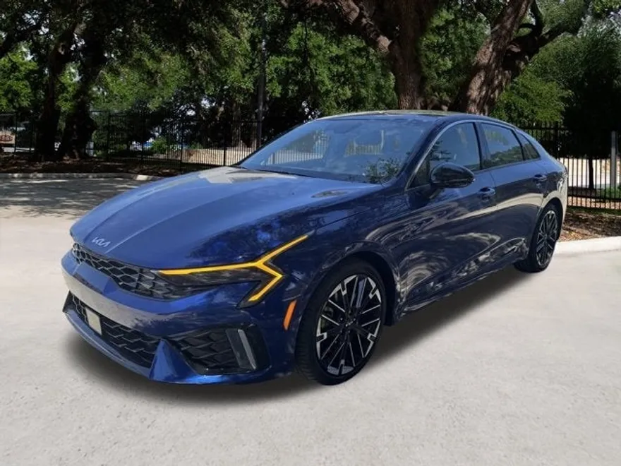 2025 Kia K5 GT photo 1