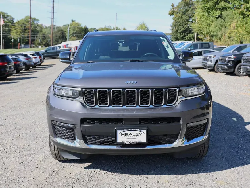 2023 Jeep Grand Cherokee Limited photo 1
