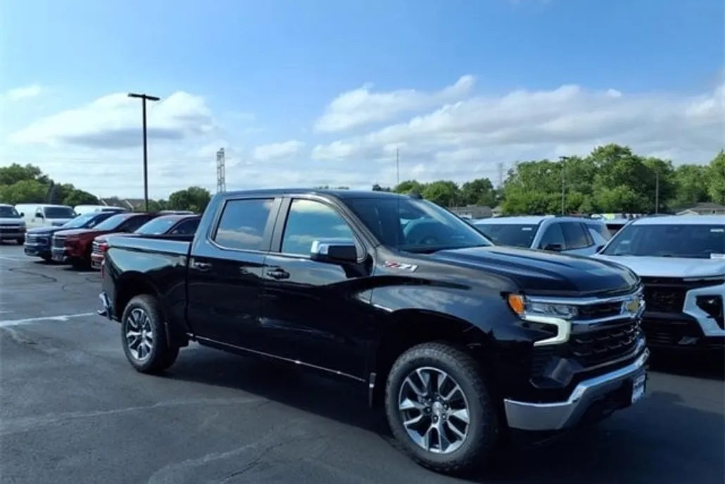 2026 Chevrolet Silverado 1500 LT photo 1