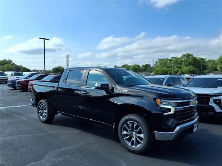 2026 Chevrolet Silverado 1500 LT photo 1