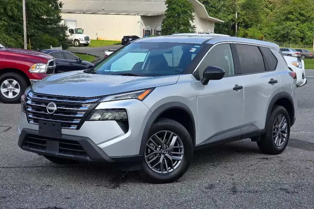 2024 Nissan Rogue S photo 1
