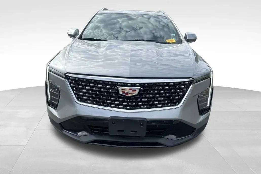 2024 Cadillac XT4 Premium Luxury photo 1