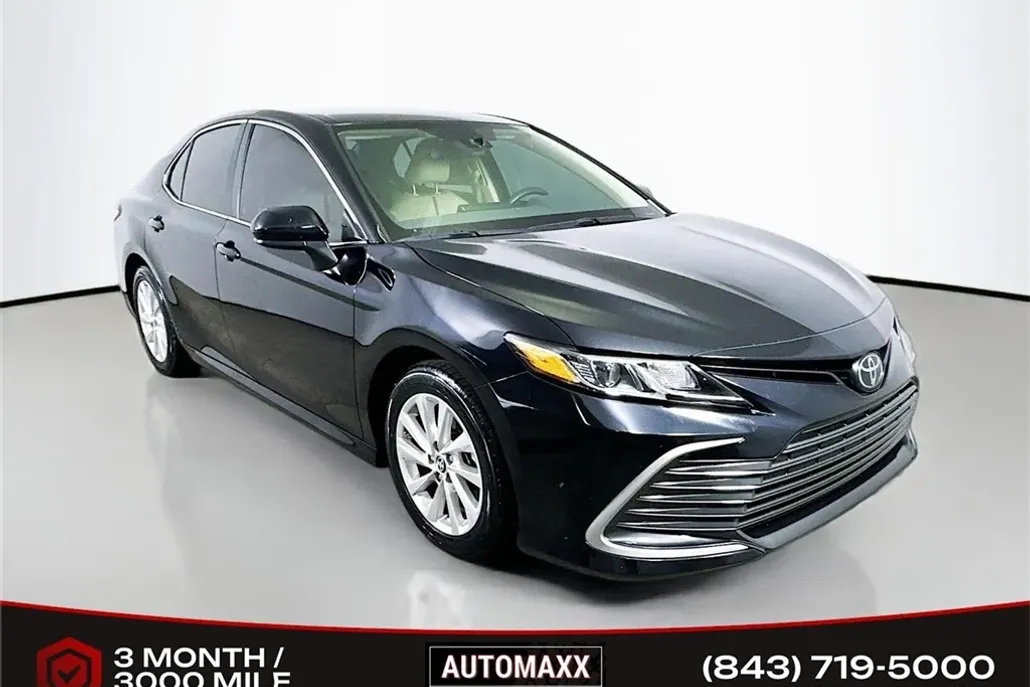 2023 Toyota Camry LE photo 1
