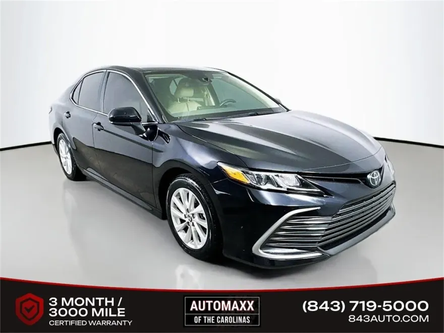 2023 Toyota Camry LE photo 1