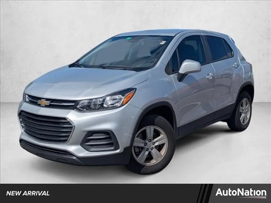 2022 Chevrolet Trax LS photo 1