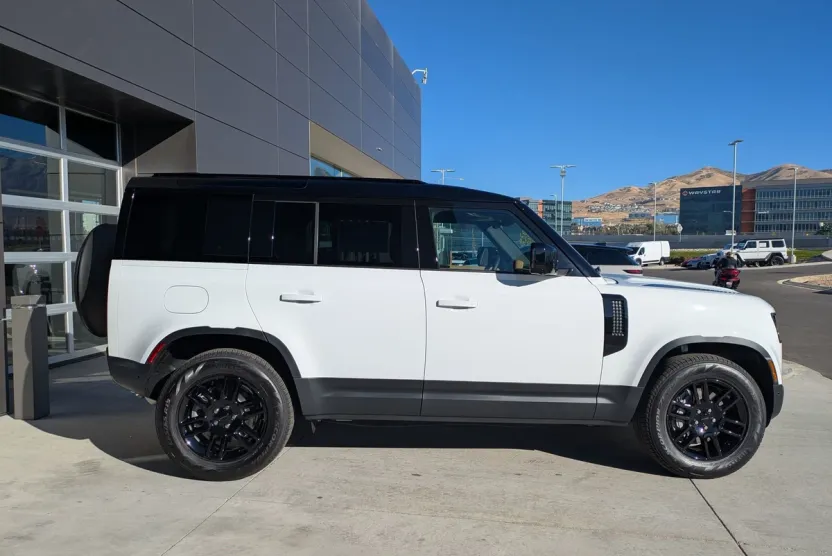 2026 Land Rover Defender S photo 1