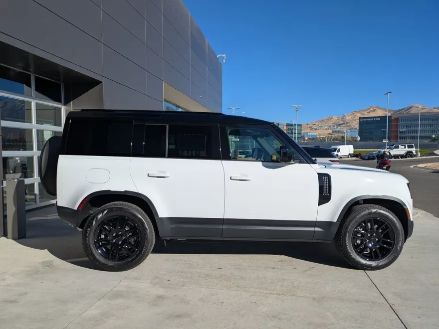 2026 Land Rover Defender S photo 1