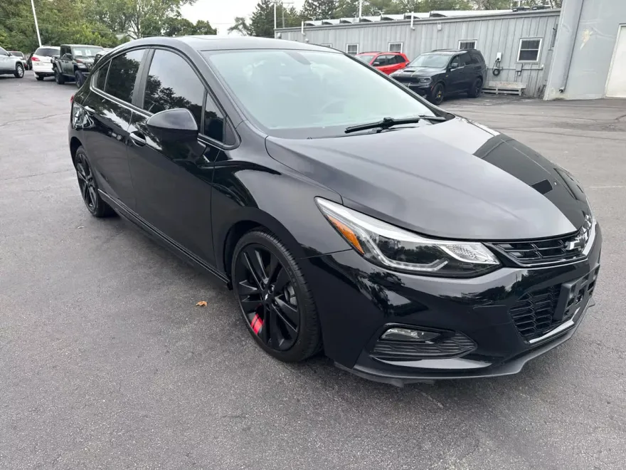 2018 Chevrolet Cruze LT photo 1