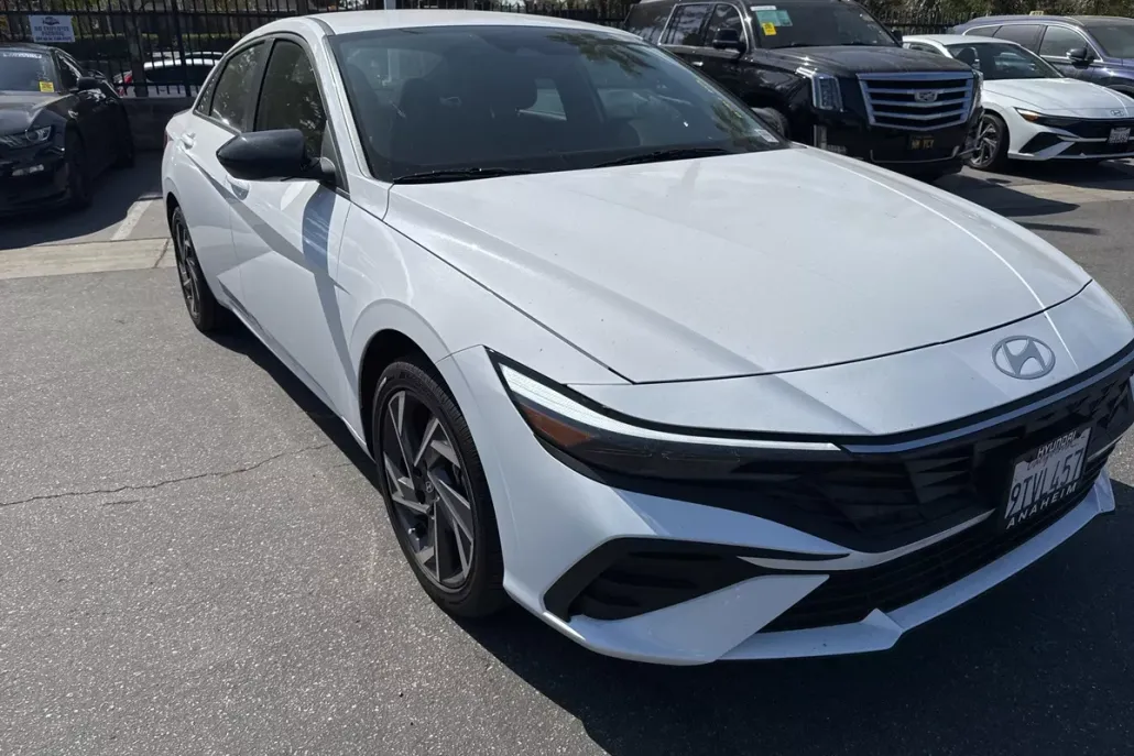 2025 Hyundai Elantra Hybrid SEL Sport photo 1