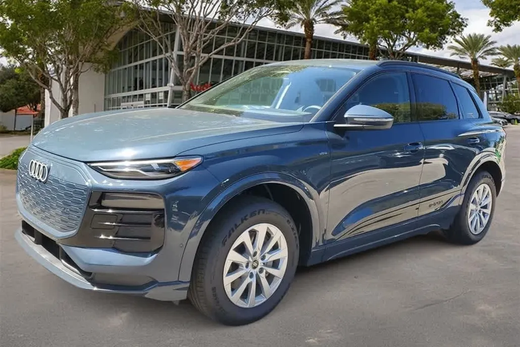 2025 Audi Q6 E-tron Premium photo 1