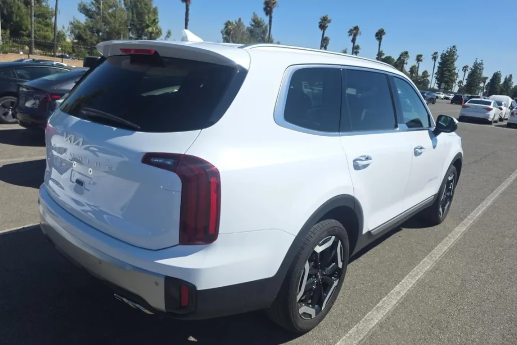 2024 Kia Telluride S photo 1